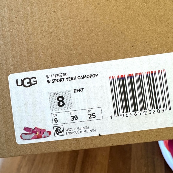 UGG Sport Yeah Capmopop Sandals - Picture 12 of 12